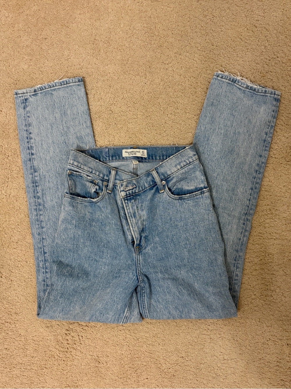 Abercrombie & Fitch Crossover Waist Curve Love 90s Straight Jeans